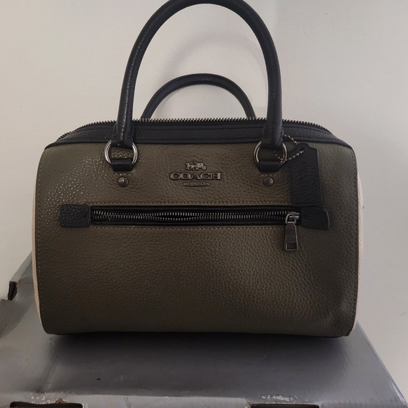 Coach - Picture 2 of 6